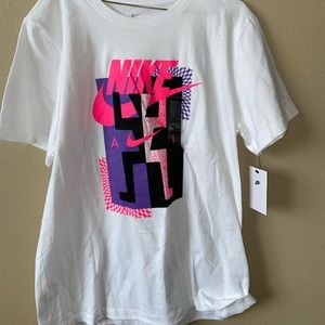 NIKE GRAPHIC TEE